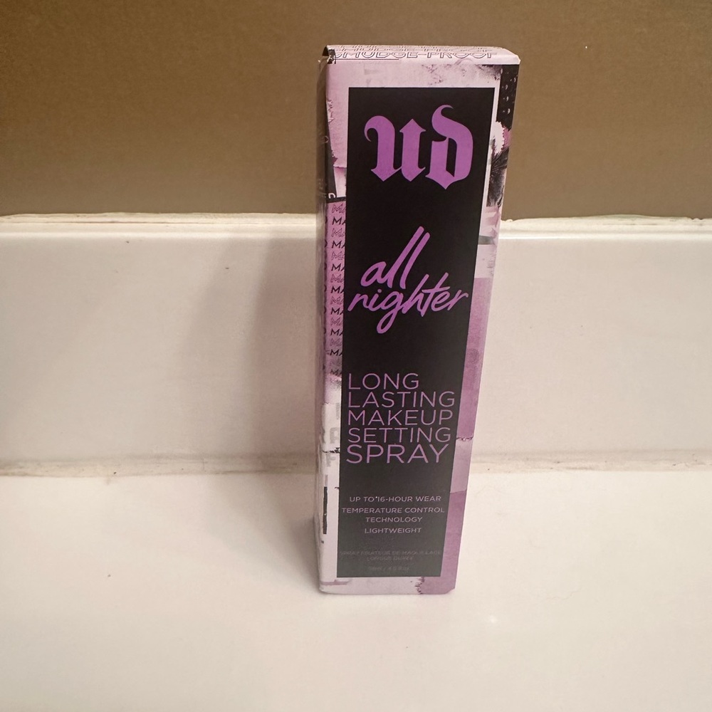 Urban Decay all nighter makeup setting spray